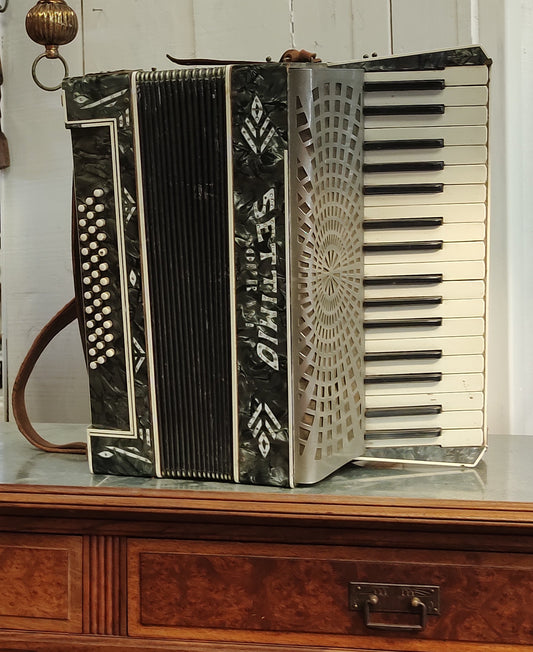 Accordéon à piano italien basse Settimio Soprani cardinal 120