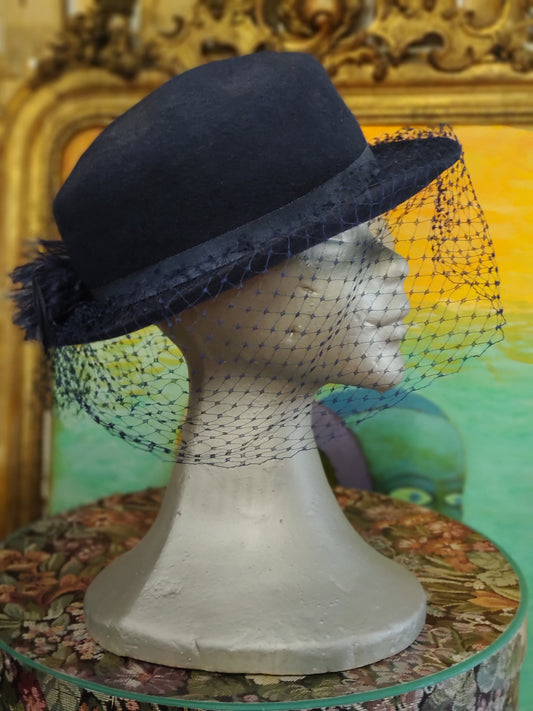 Chapeau à voilette vintage M'sieu Léon Montréal.