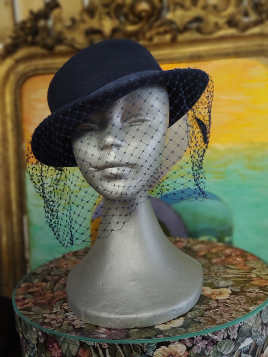 Chapeau à voilette vintage M'sieu Léon Montréal.