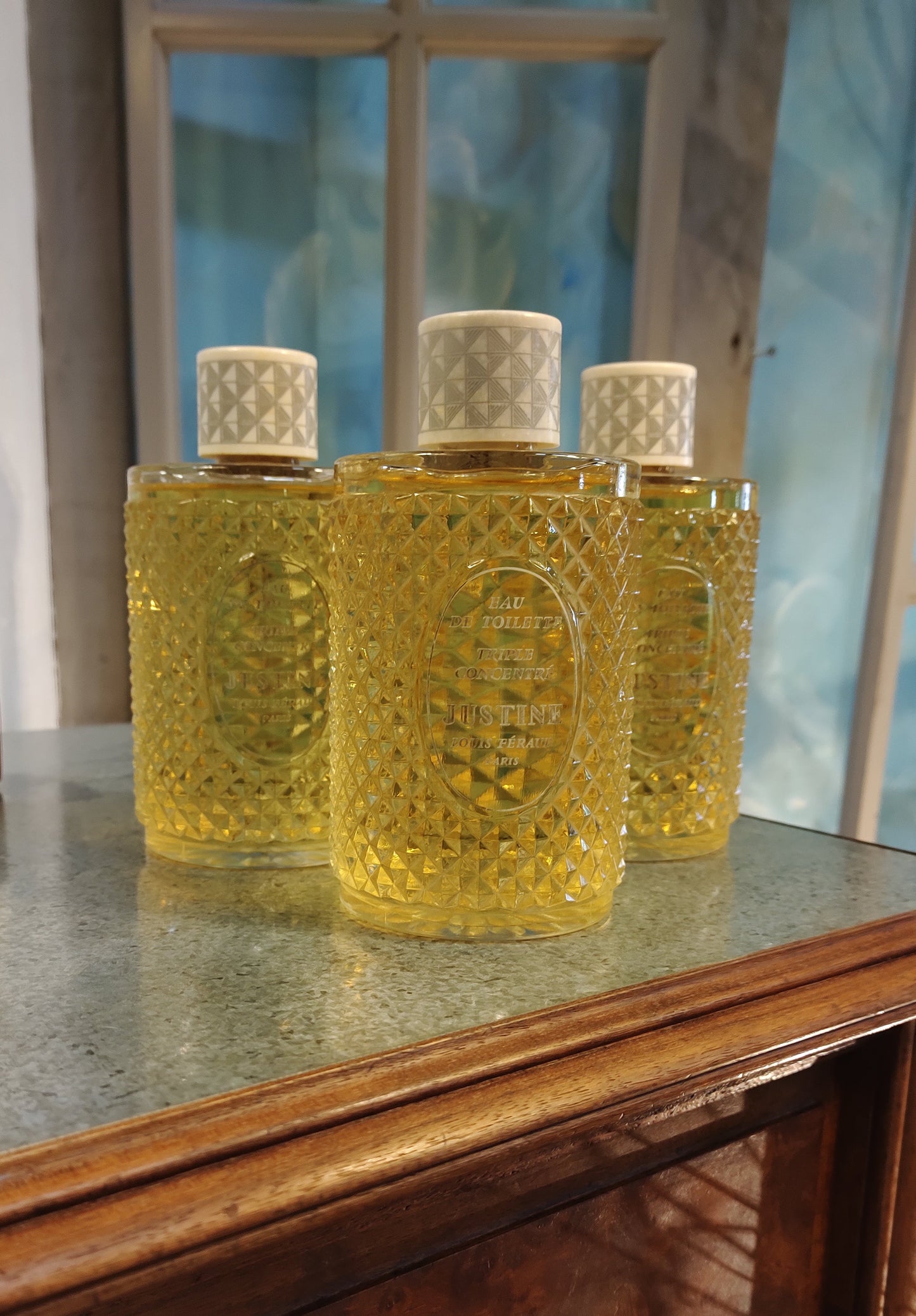 Eau de cologne triple concentré JUSTINE. Louis Féraud Paris.