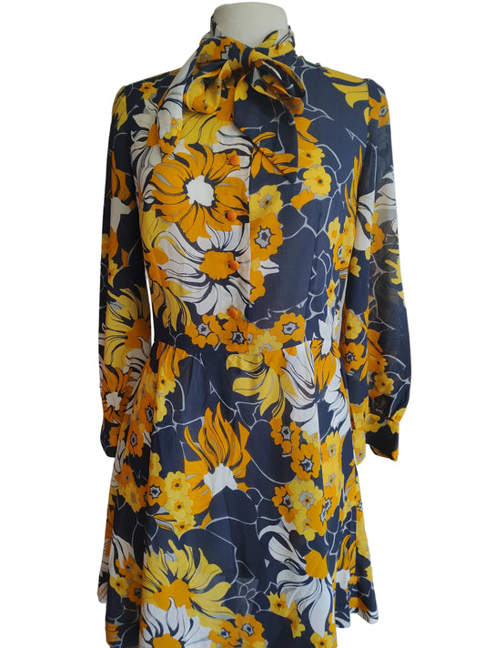 Robe fleurie vintage col Lavallière taille 36
