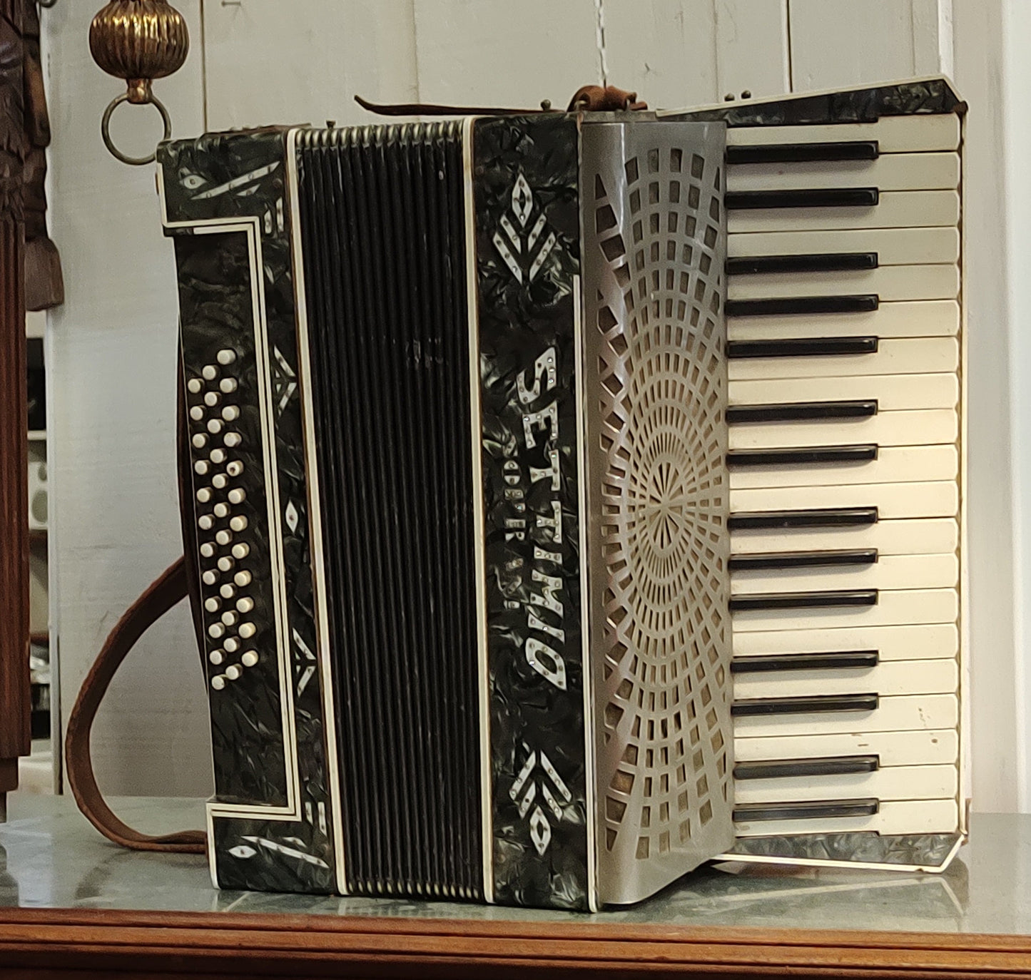Accordéon à piano italien basse Settimio Soprani cardinal 120