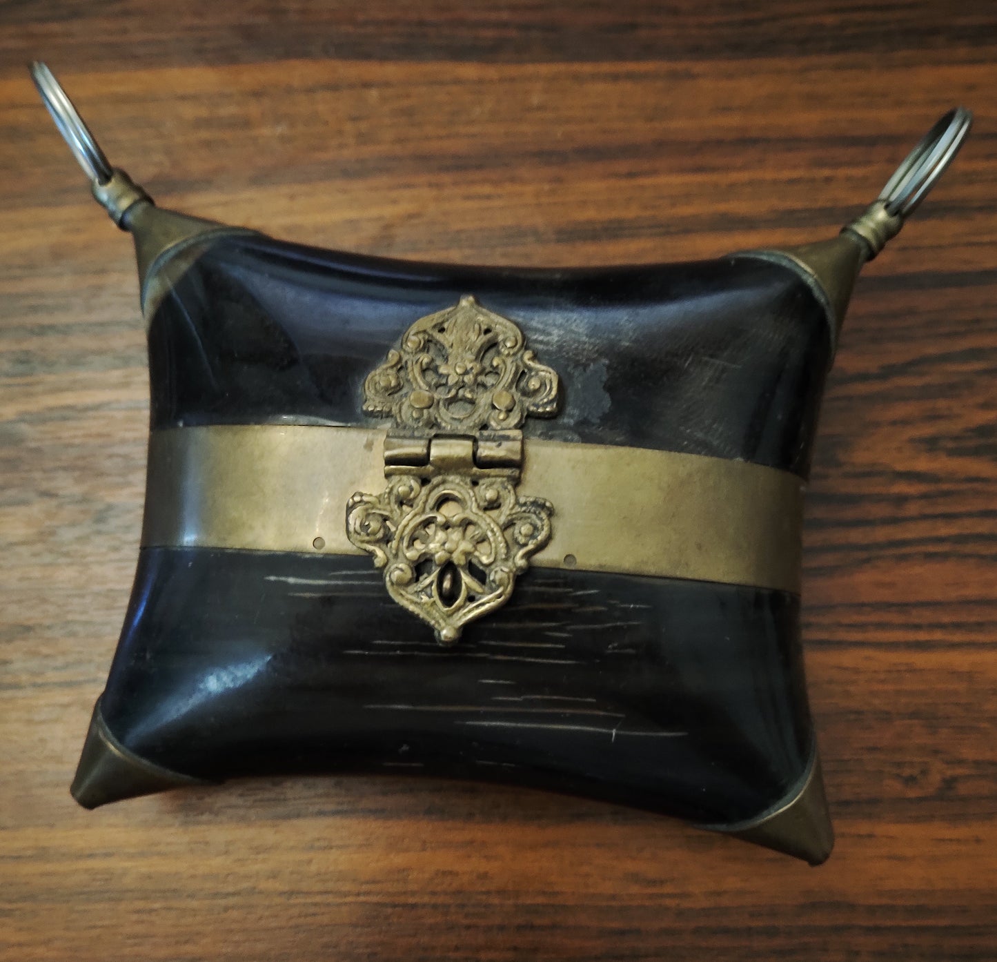 Sac à main en bakélite, laiton et corne. Fait main.