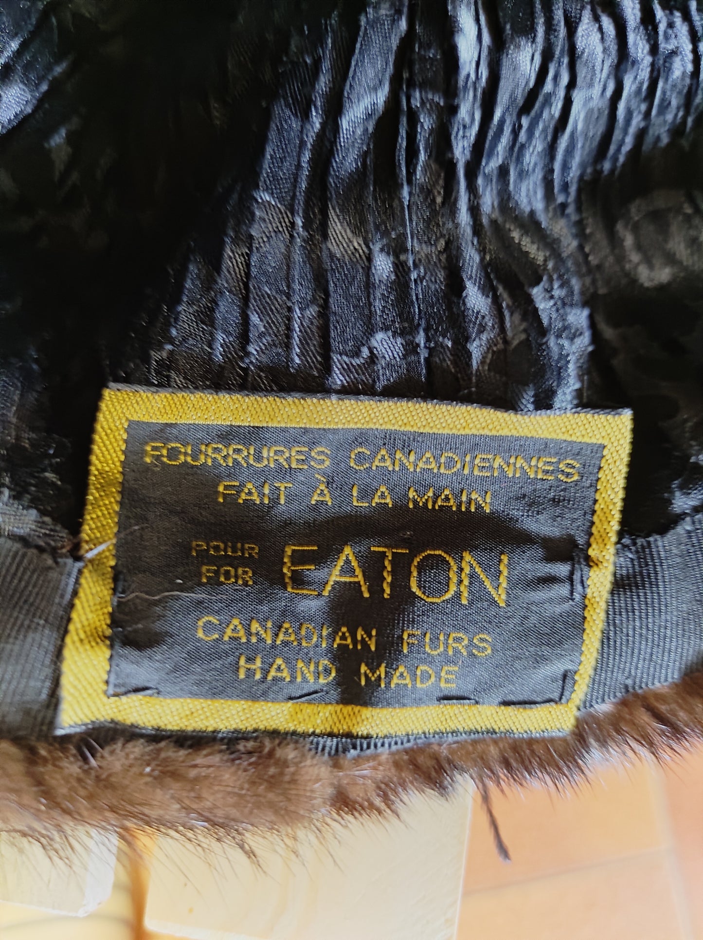 Chapeau vintage en vison fait main.