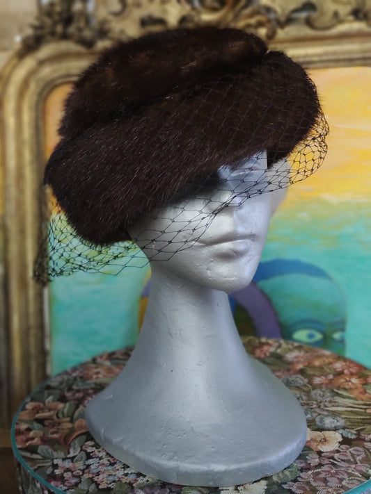 Chapeau vintage en vison fait main.