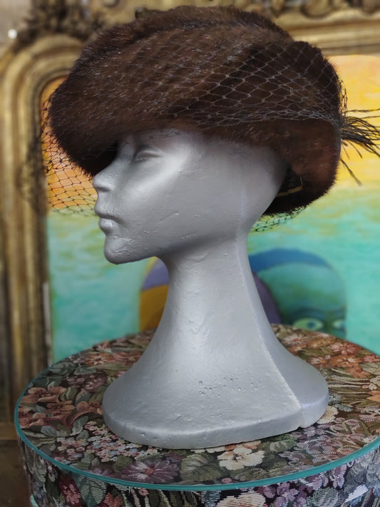 Chapeau vintage en vison fait main.